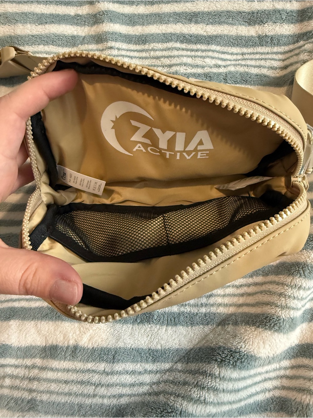 Zyia Active Crisp Khaki Crossover Bag - Picture 4 of 6